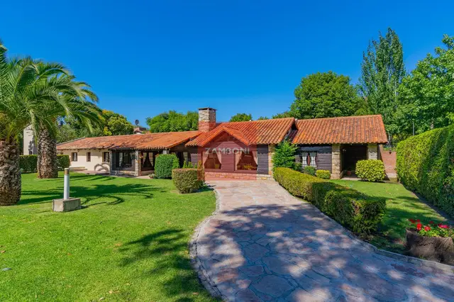 Casa de 3 ambientes en venta en PARQUE LURO