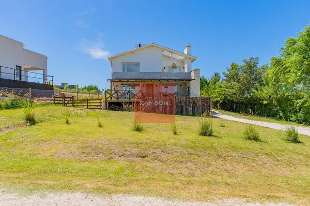 Casa de 4 ambientes en venta en Playa Chapadmalal