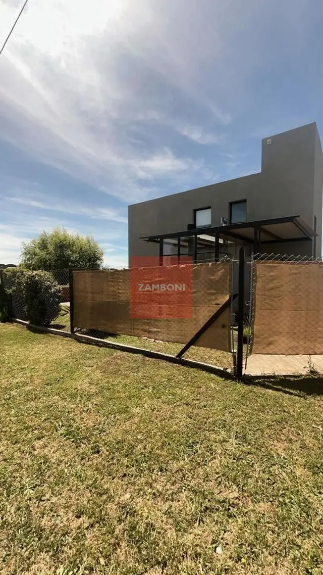Casa de 3 ambientes en venta en LOS ACANTILADOS