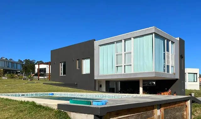 Casa de 5 ambientes en venta en Playa Chapadmalal