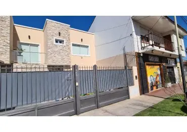 Casa de 5 ambientes en venta en PARQUE LURO