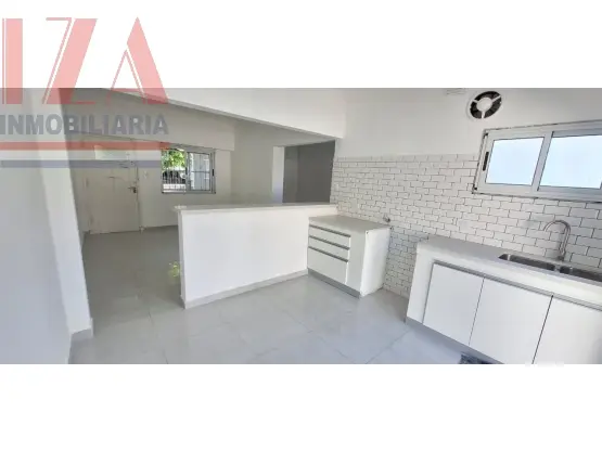 Casa de 3 ambientes en venta en PARQUE LURO