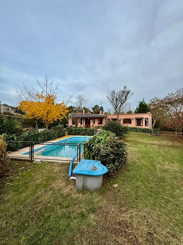 Casa de 3 ambientes en venta en LA GLORIA DE LA PEREGRINA
