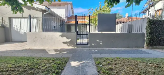 Casa de 3 ambientes en venta en PARQUE LURO
