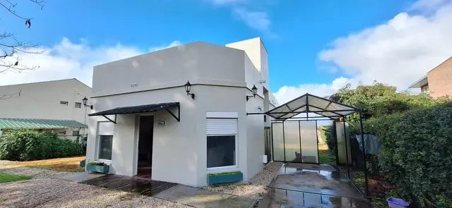 Casa de 3 ambientes en venta en SANTA CELINA