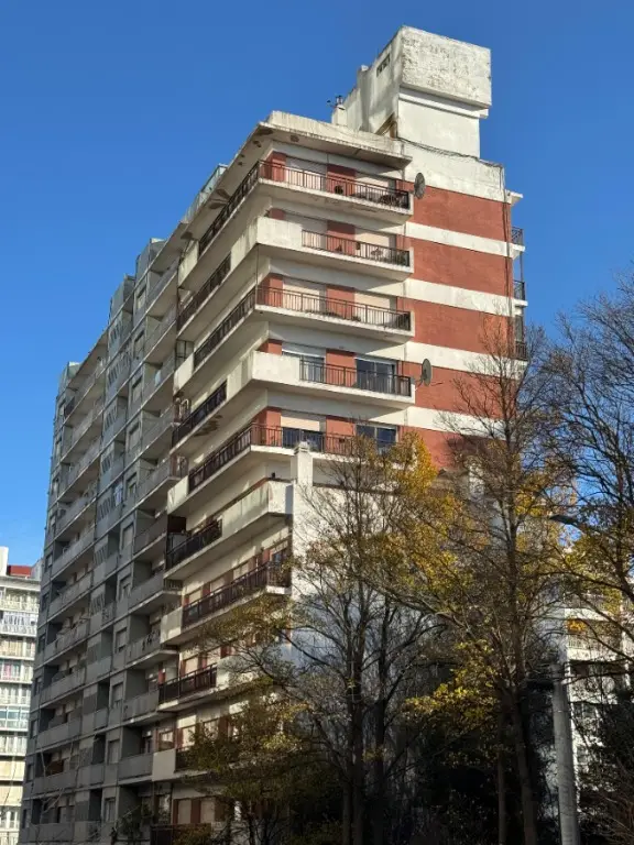 Departamento de 4 ambientes en venta en LA PERLA