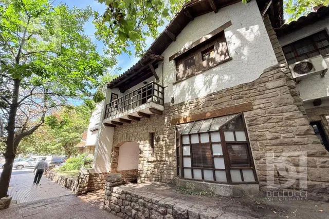 Casa de 4 ambientes en venta en Plaza Mitre