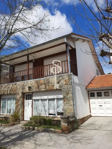 Casa de 7 ambientes en venta en FUNES Y SAN LORENZO
