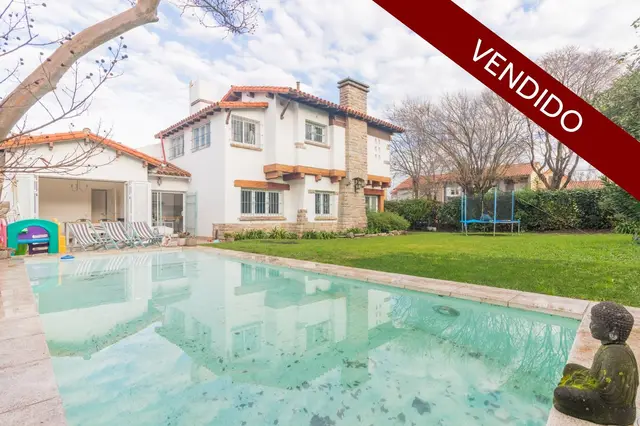 Casa de 4 ambientes en venta en LOS TRONCOS