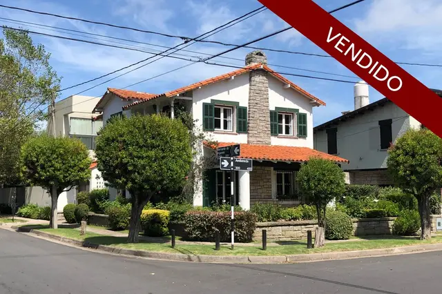 Casa de 4 ambientes en venta en LOS TRONCOS