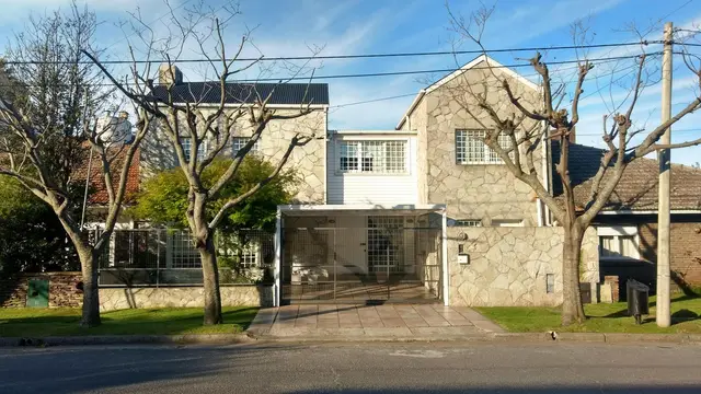 Casa de 4 ambientes en venta en DIVINO ROSTRO
