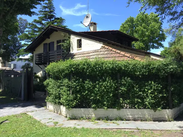 Casa de 8 ambientes en venta en BOSQUE ALEGRE