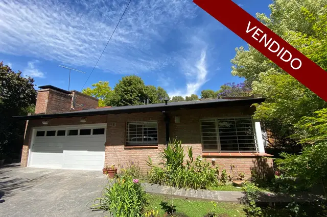 Casa de 3 ambientes en venta en PARQUE MONTEMAR-EL GROSELLAR