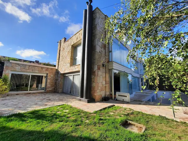 Casa de 7 ambientes en venta en DIVINO ROSTRO