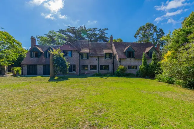 Casa de 9 ambientes en venta en LOS TRONCOS