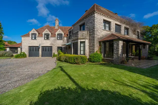 Casa de 8 ambientes en venta en LOS TRONCOS