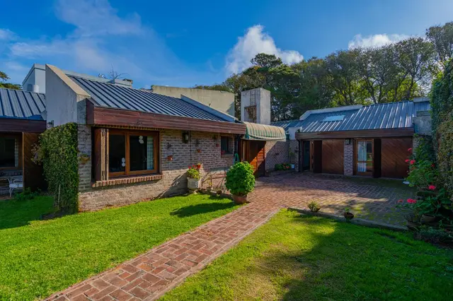 Casa de 5 ambientes en venta en PARQUE LURO