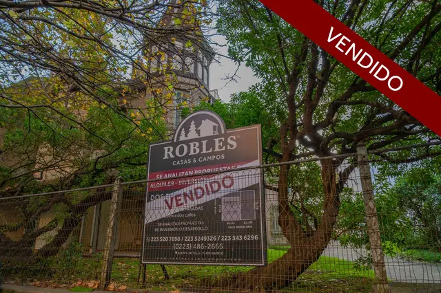 Local de 10 ambientes en venta en Centro