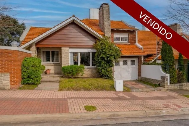 Casa de 5 ambientes en venta en LOS TRONCOS