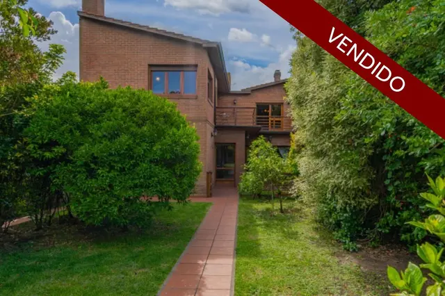 Casa de 7 ambientes en venta en DIVINO ROSTRO