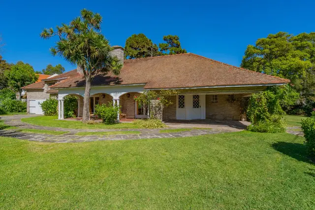 Casa de 7 ambientes en venta en DIVINO ROSTRO