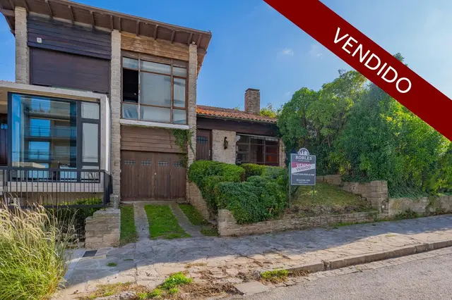 Casa de 4 ambientes en venta en LEANDRO N. ALEM