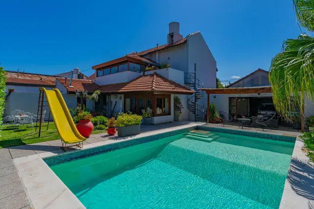 Casa de 6 ambientes en venta en RIVADAVIA BERNARDINO