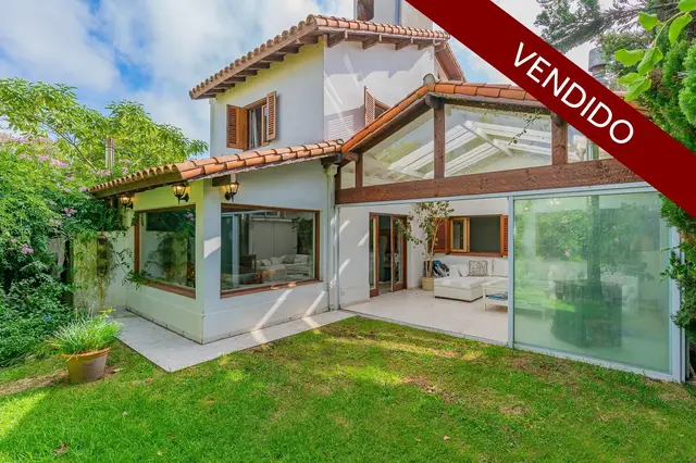 Casa de 4 ambientes en venta en LOS TRONCOS