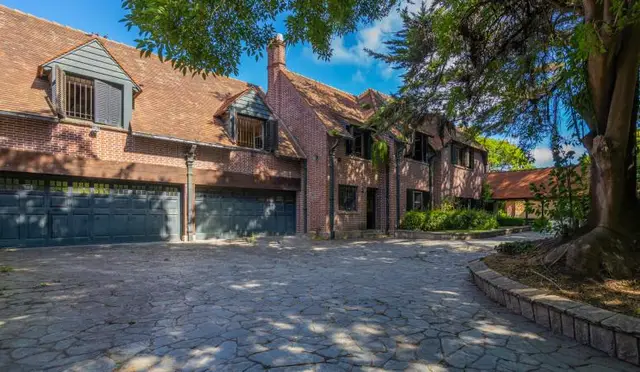 Casa de 9 ambientes en venta en LOS TRONCOS