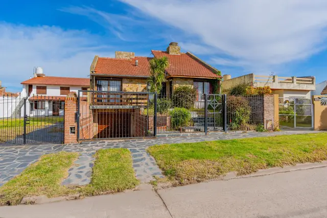 Casa de 5 ambientes en venta en FARO NORTE