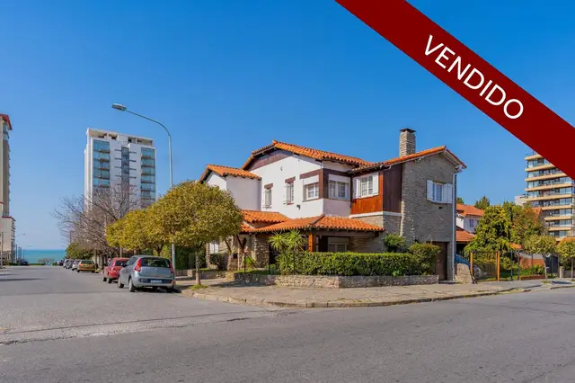 Casa de 5 ambientes en venta en LEANDRO N. ALEM