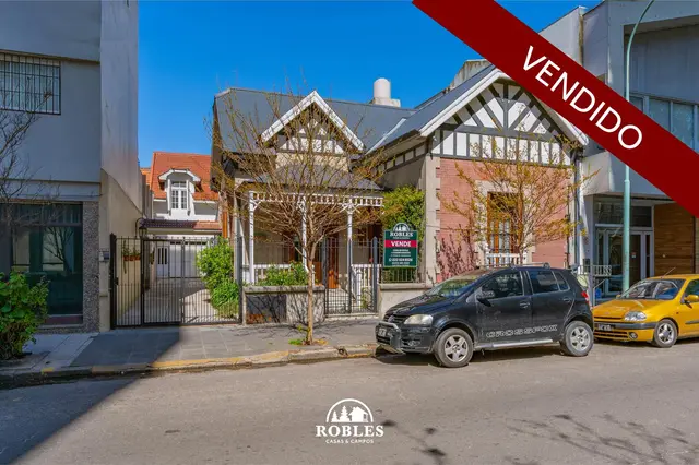 Casa de 9 ambientes en venta en LA PERLA