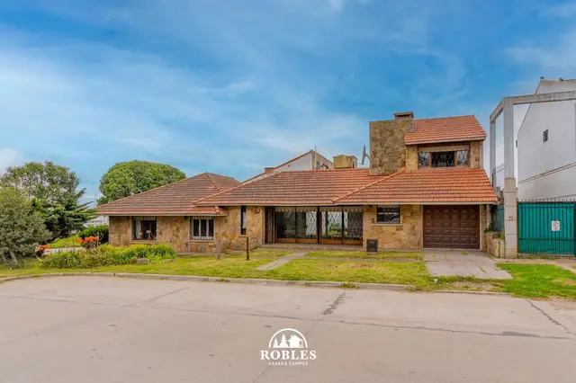 Casa de 5 ambientes en venta en PUNTA MOGOTES
