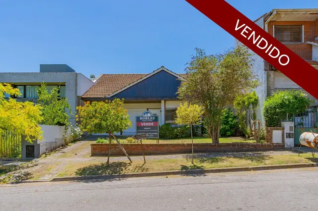 Casa de 3 ambientes en venta en LOS TRONCOS