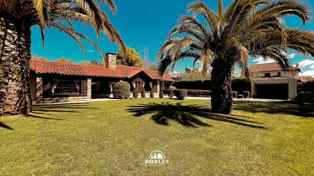 Casa de 4 ambientes en venta en PARQUE LURO