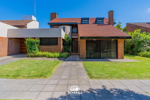 Casa de 5 ambientes en venta en PINOS DE ANCHORENA
