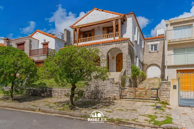 Casa de 5 ambientes en alquiler en LOMAS DE STELLA MARIS