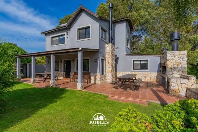 Casa de 5 ambientes en venta en PLAYA CHAPADMALAL