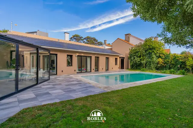 Casa de 4 ambientes en venta en PLAYA GRANDE