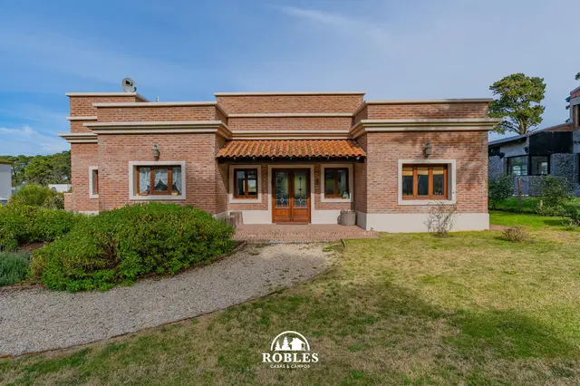 Casa de 4 ambientes en alquiler en Barrancas de San Benito Country Club