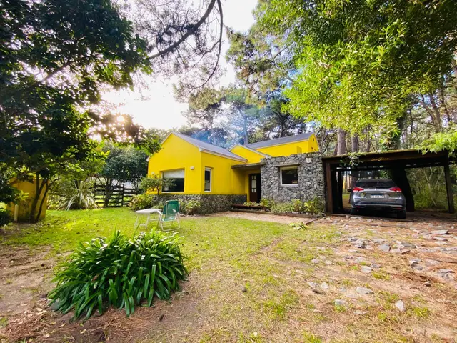 Casa de 4 ambientes en venta en Mar Azul