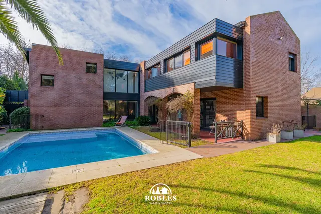 Casa de 6 ambientes en venta en FUNES Y SAN LORENZO