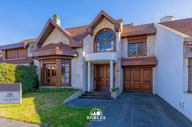 Casa de 4 ambientes en venta en PARQUE LURO