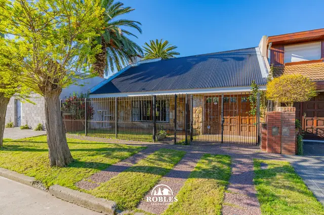 Casa de 4 ambientes en venta en PARQUE LURO