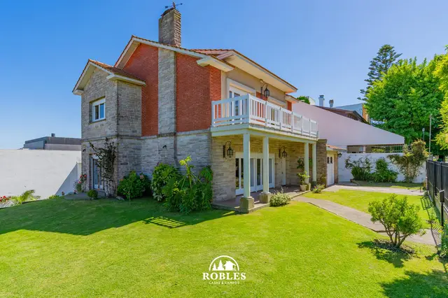Casa de 5 ambientes en venta en LOS TRONCOS