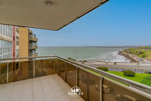 Departamento de 3 ambientes en venta en Playa Chica
