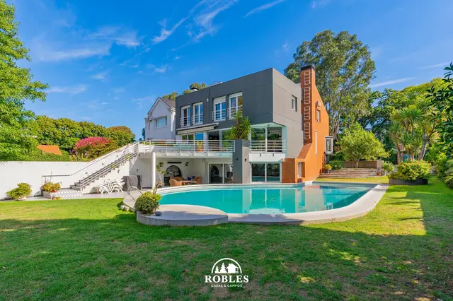 Casa de 5 ambientes en venta en DIVINO ROSTRO