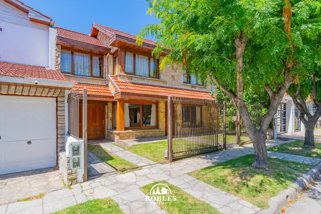 Casa de 6 ambientes en venta en LOS TRONCOS
