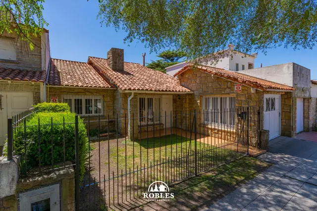 Casa de 3 ambientes en venta en LOS TRONCOS