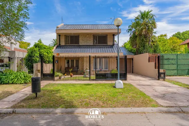 Casa de 4 ambientes en venta en PARQUE LURO